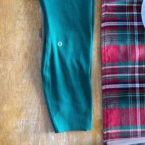 Lululemon new pant size 6